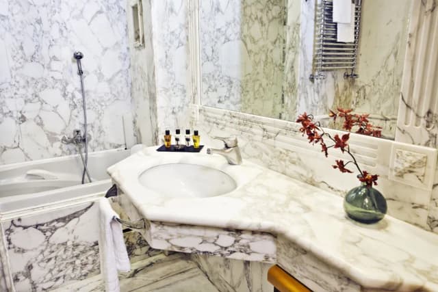 Valadier Hotel-标准三人房-6