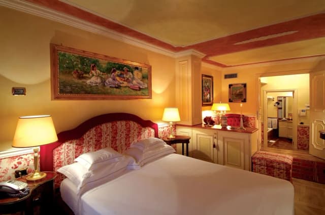 프티 팔레 호텔 드 샤르므-주니어룸-3