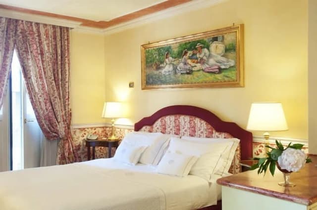 프티 팔레 호텔 드 샤르므-주니어룸-2