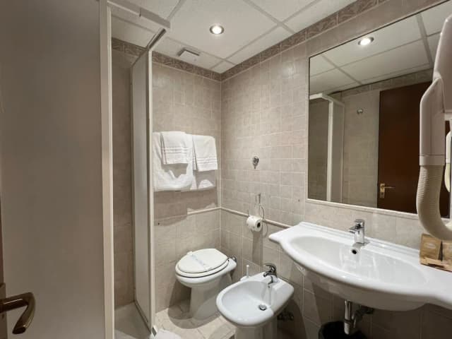 加爾達飯店-經濟雙人房-6