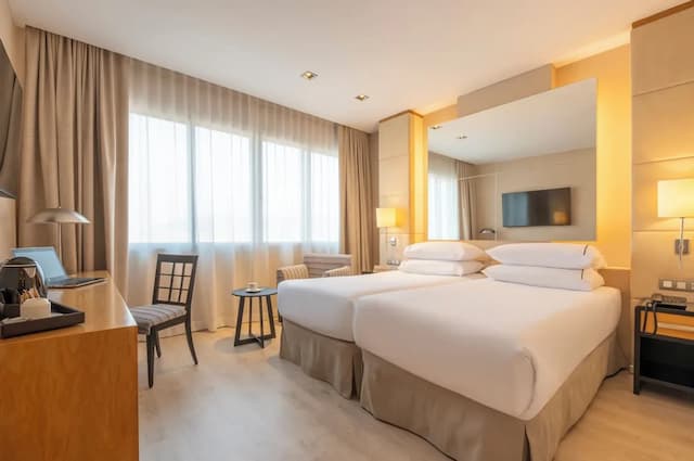 エスペリア プレジデンテ-スタンダード トリプルルーム-2