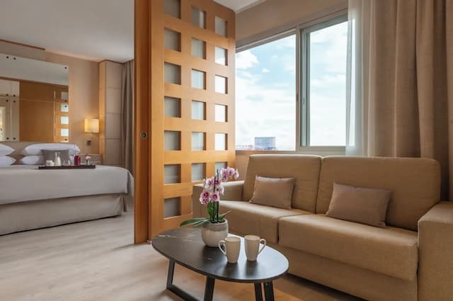 エスペリア プレジデンテ-ジュニア スイート シティビュー (Extra Bed 2 adults + 1 child)-1