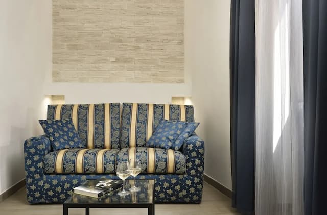 佩特里厄酒店-高級三人房-17