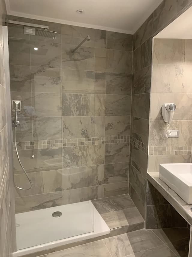 佩特里厄酒店-高級三人房-19