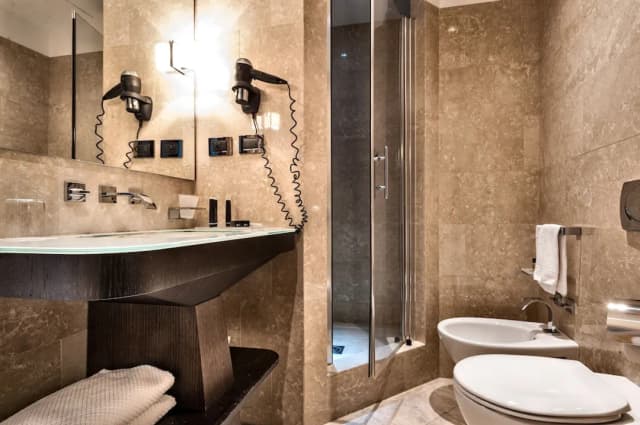Crowne Plaza Milan City by IHG-Classic Room, 1 Queen Bed-2