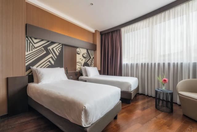 Crowne Plaza Milan City by IHG-Premium Room-8