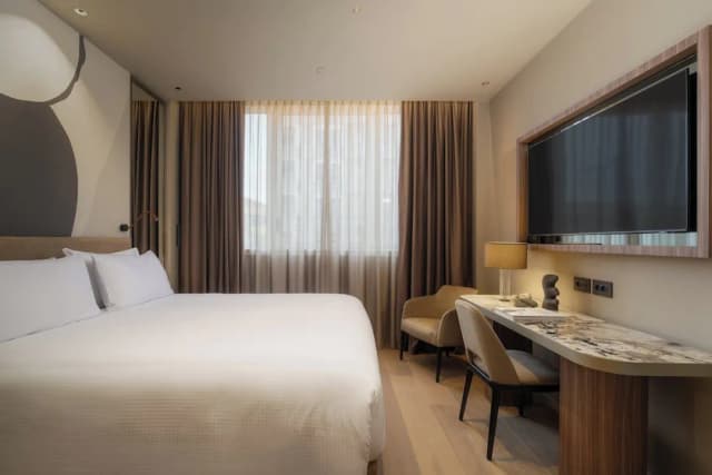 Crowne Plaza Milan City by IHG-Premium Room-12