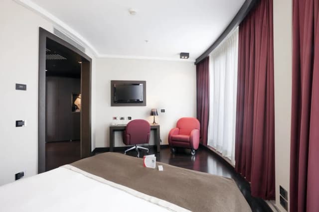 Crowne Plaza Milan City by IHG-Premium Room-5