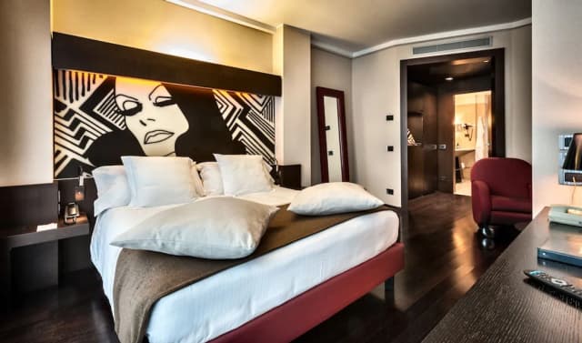 Crowne Plaza Milan City by IHG-Premium Room-3