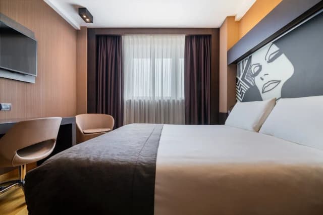 Crowne Plaza Milan City by IHG-Standard Room-6