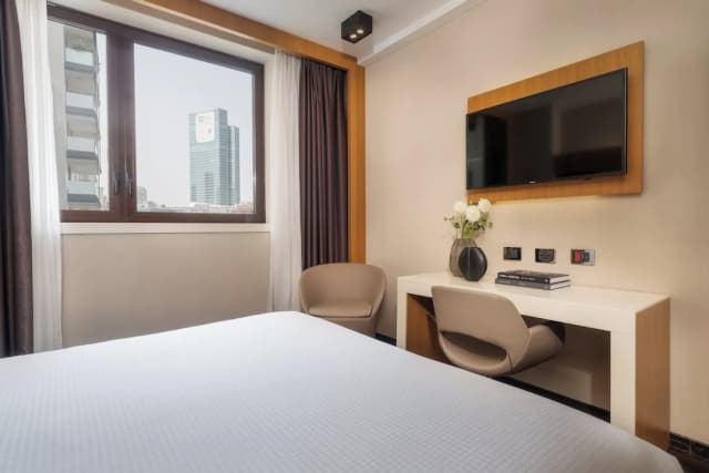 Crowne Plaza Milan City by IHG-Standard Room-9