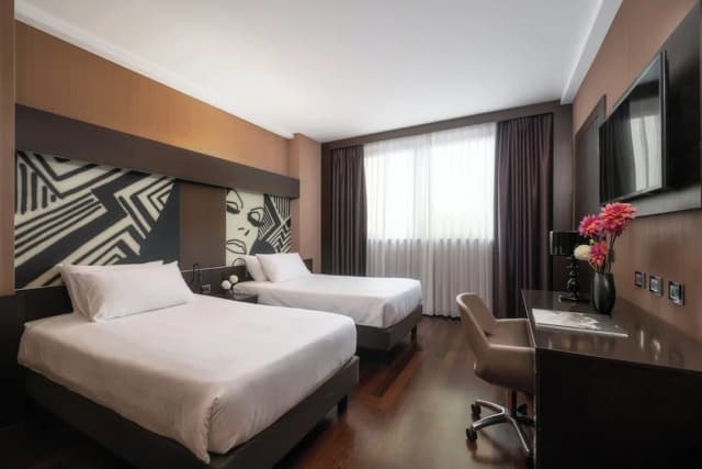 Crowne Plaza Milan City by IHG-Standard Room-8