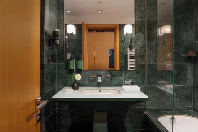 Crowne Plaza Milan City by IHG-Standard Room, 2 Twin Beds-4