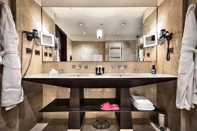 Crowne Plaza Milan City by IHG-Premium Room, 2 Twin Beds, Corner-5