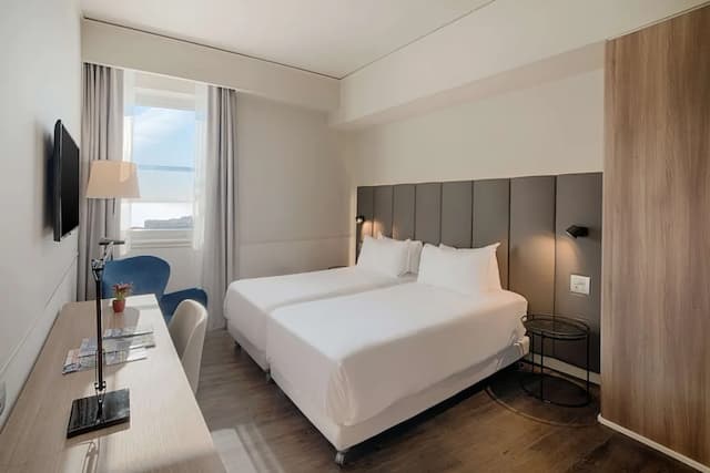 NH Napoli Panorama-家庭房 (Adjoining Room, extra bed 5 Adults)-1