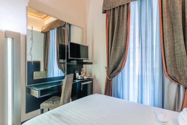 貝斯特韋斯特普拉斯環球飯店-標準客房, 1 張標準雙人床 (Small Room;Bed is French Bed)-2