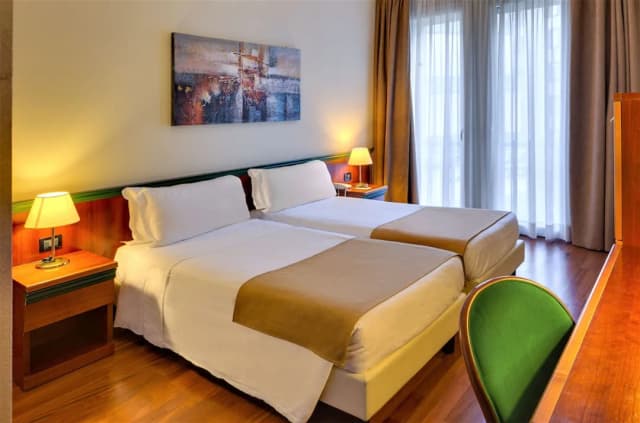 拉菲羅飯店-標準雙床房-1