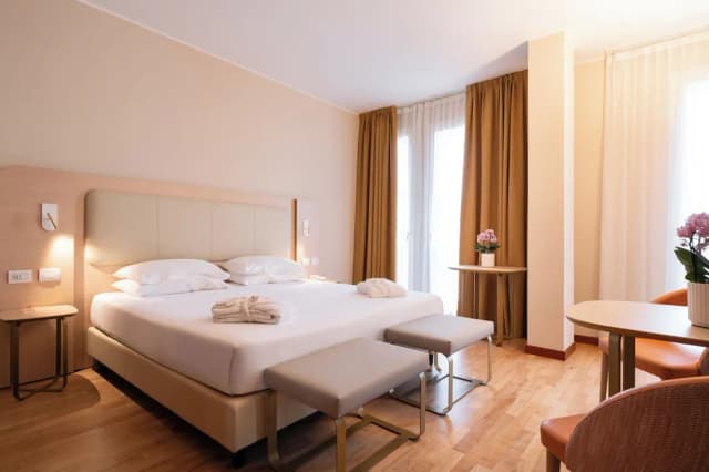 拉菲羅飯店-高級雙人房-3