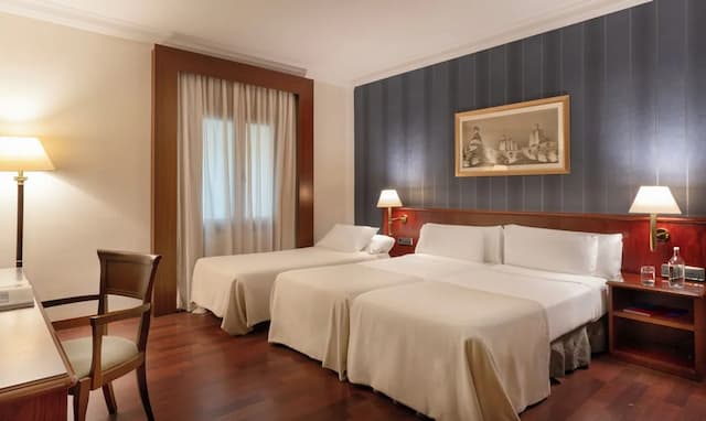 El Avenida Palace Hotel-Triple Room-1