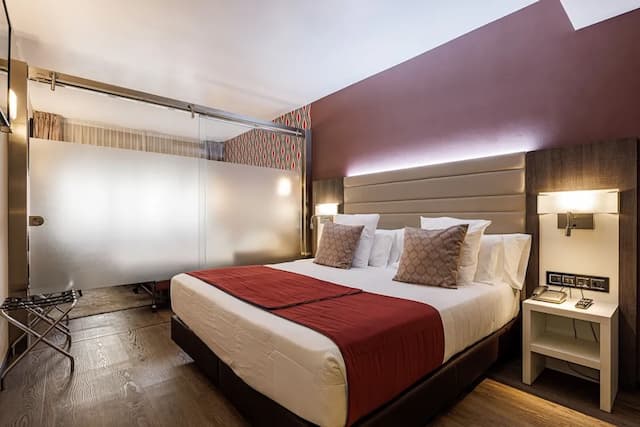 호텔 론다 레셉스-디럭스 쿼드룸-1