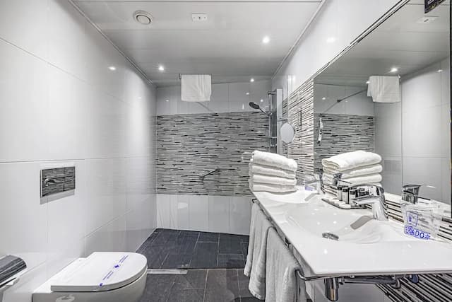 호텔 론다 레셉스-디럭스 쿼드룸-19