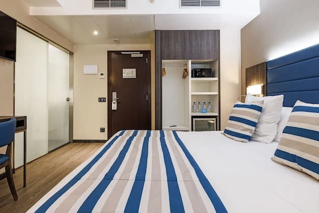 호텔 론다 레셉스-디럭스 쿼드룸-4