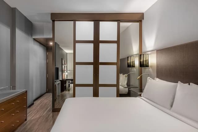 科斯拉達機場萬豪 AC 飯店-高級客房, 1 張特大雙人床-5