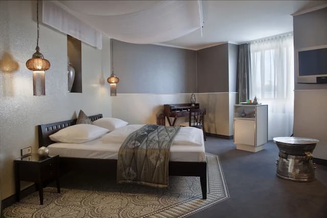 링호텔 로이벨 뉘른베르그-치른도르프-허니문 스튜디오 스위트-1