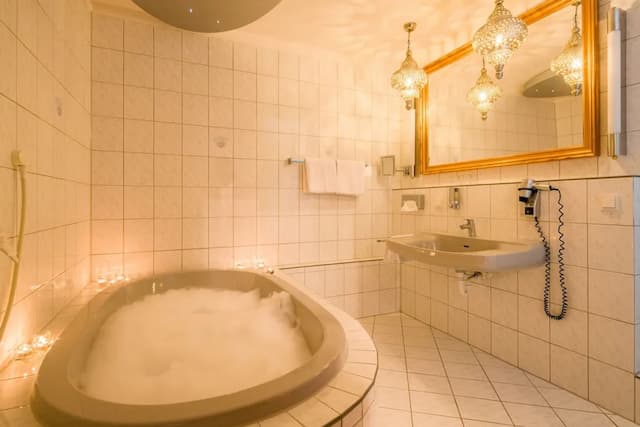 링호텔 로이벨 뉘른베르그-치른도르프-허니문 스튜디오 스위트-4