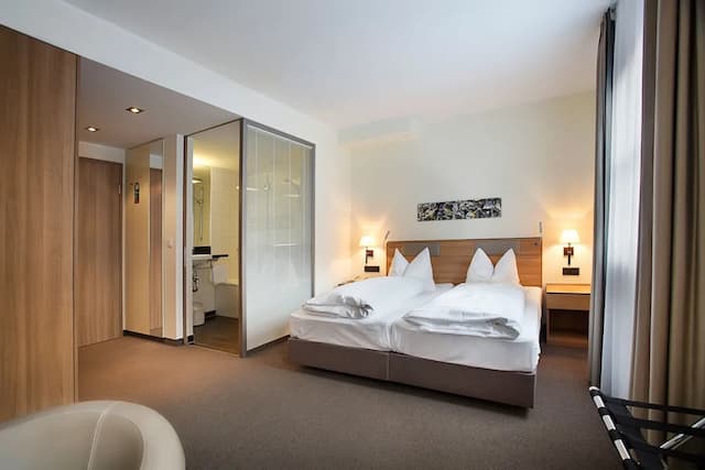 Hotel am Jakobsmarkt-Superior Triple Room, Multiple Beds, Non Smoking-2