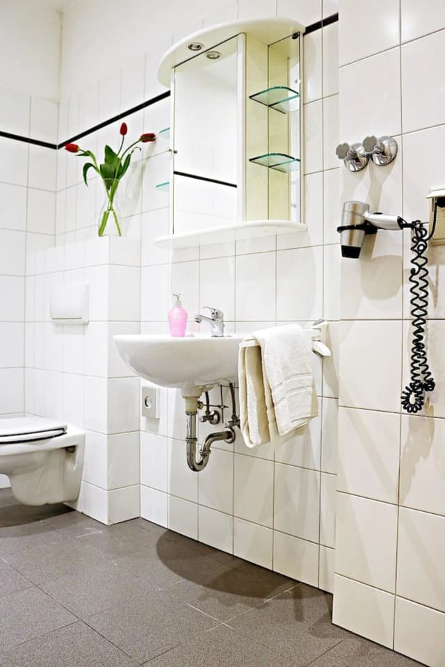 柏靈艾爾酒店-客房, 1 張標準雙人床及 1 張梳化床-8