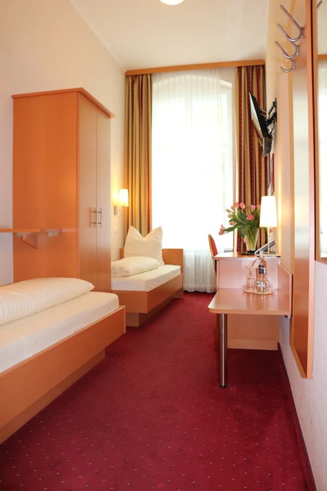 柏靈艾爾酒店-客房, 1 張標準雙人床及 1 張梳化床-1