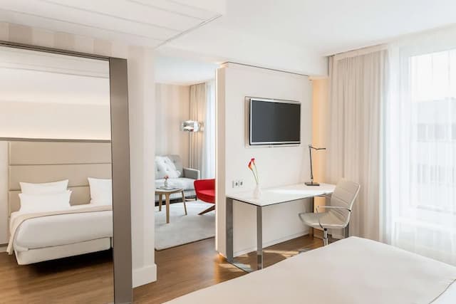 NH コレクション ベルリン ミッテ アム チェックポイント チャーリー-ジュニア スイート (Extra Bed 3 Adults + 1 Child)-5