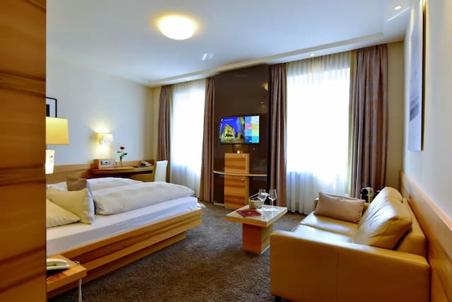 Hotel Torbräu-Deluxe Double Room-1