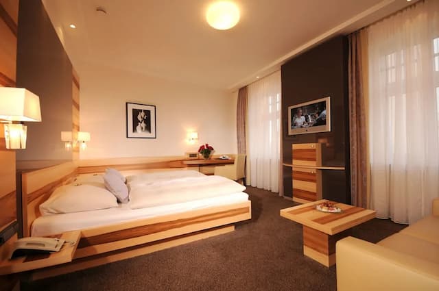 Hotel Torbräu-Deluxe Double Room-11