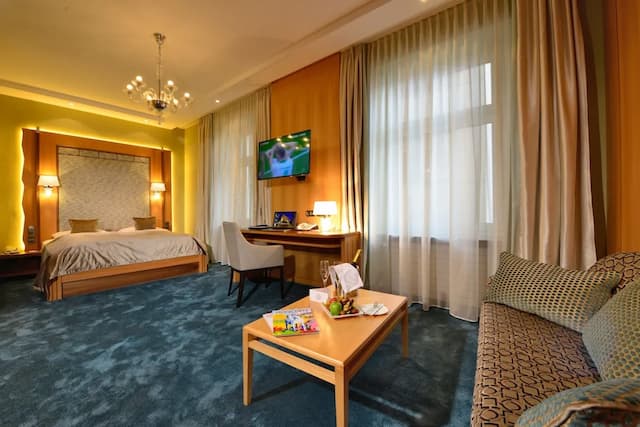 Hotel Torbräu-Deluxe Double Room-8