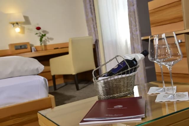 Hotel Torbräu-Deluxe Double Room-10