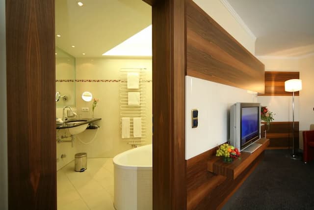 Hotel Torbräu-Deluxe Double Room-13