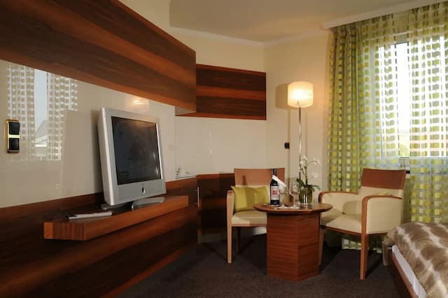 Hotel Torbräu-Deluxe Double Room-6