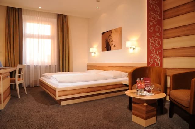 Hotel Torbräu-Superior Double Room-2