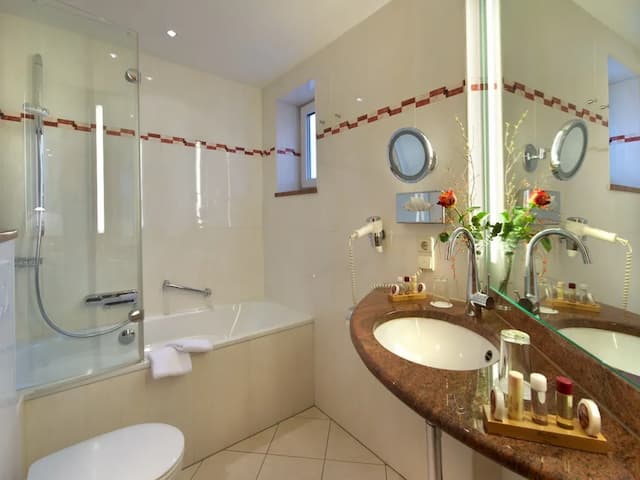 Hotel Torbräu-Twin Room-5