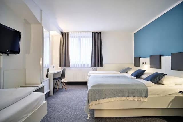 Brunnenhof City Center-标准四人房-2