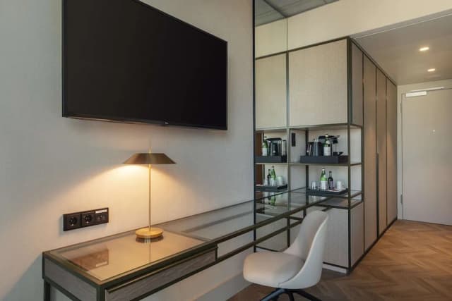 NH Collection Frankfurt Spin Tower-Superior Room, Skyline View-6