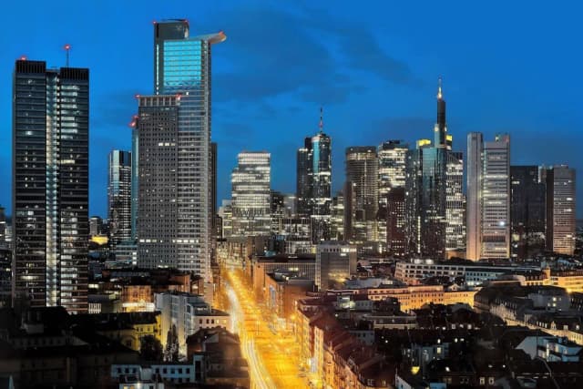 NH Collection Frankfurt Spin Tower-Superior Room, Extra Large, Skyline View-6