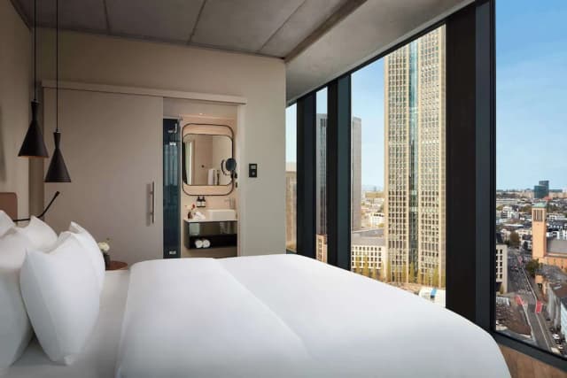 NH Collection Frankfurt Spin Tower-Family Room (Adjoining Room, 3AD+1CH)-2