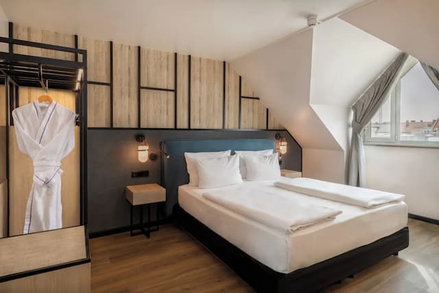 Hotel München City Center affiliated by Meliá-Premium Room with aircondition-2