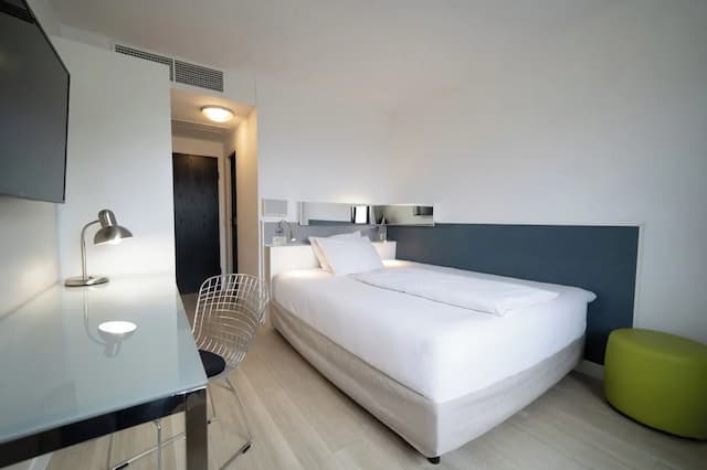 Hotel München City Center affiliated by Meliá-Standard Room-1