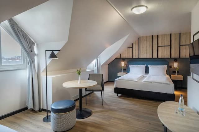 Hotel München City Center affiliated by Meliá-Junior Suite (2 Adults + 2 Children)-4