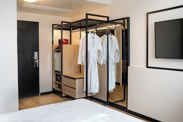 Hotel München City Center affiliated by Meliá-Superior Double Room (2 Adults + 1 Child)-2