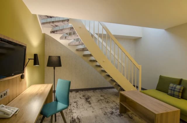 慕尼黑安達赫治假日酒店 (IHG 旗下酒店)-標準客房, 1 張特大雙人床及 1 張梳化床-4